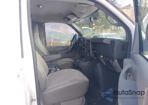 2015 Chevrolet Express 2500 Work Van z USA, uszkodzony, nr VIN 1GCWGFCF2F1166953